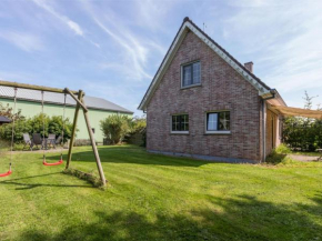Graceful Holiday Home in Vrouwenpolder with Garden